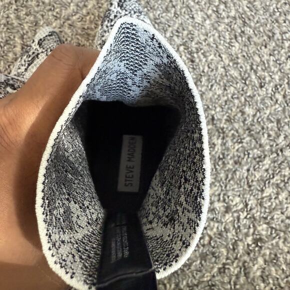 Steve Madden Sock Boots Ender Knit Stretch Pointed Boot Size 7 Gray White Black - Picture 9 of 9